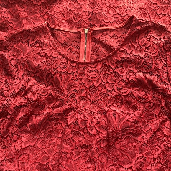 Elegant Lace Midi Dress in Rich Burgundy - Picture 12 of 14